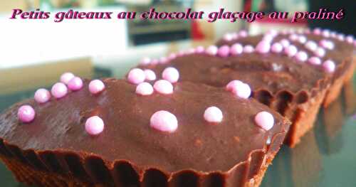 Petits gateaux au chocolat glacage au praliné