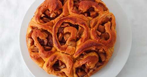 Roulé à la cannelle , à la patate douce et aux pommes