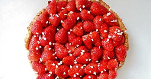 Tarte aux biscuits, à la crème de cajou et aux fraises