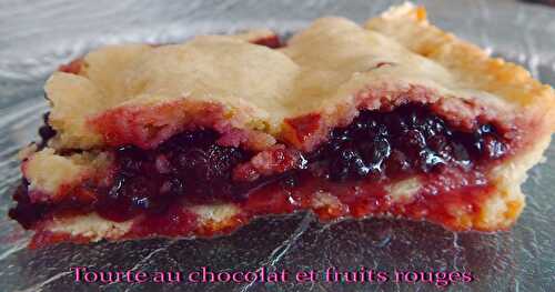 Tourte au chocolat et fruits rouges