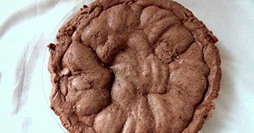 Tourte aux poires, au cacao et à la crème pâtissière