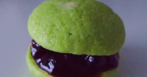 Whoopies à la pistache et aux fruits rouges