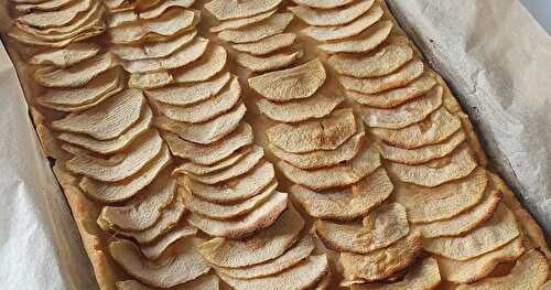 Tarte aux pomme à la pâte brisée préparée à la casserole