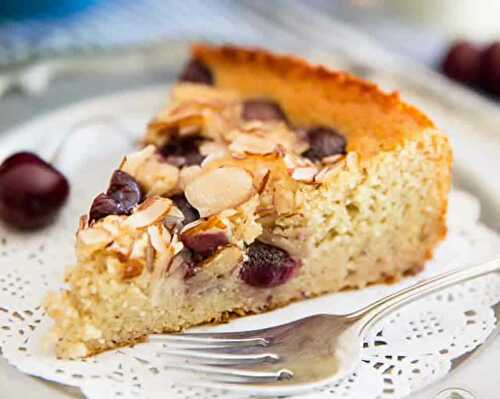 Gâteau aux amandes et cerises - un délice pour votre goûter.