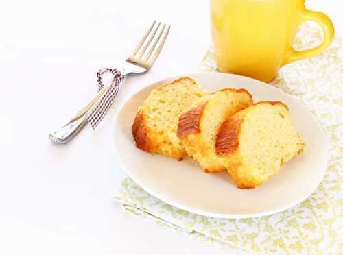Gâteau moelleux facile au citron - un délicieux cake.