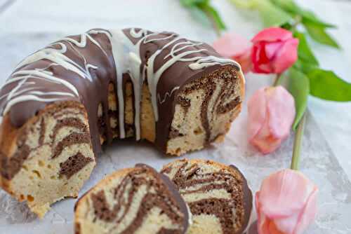 Le meilleur cake marbré au chocolat - un dessert fait maison.