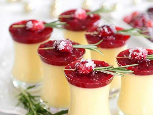 Panna Cotta au sauce cerise - le dessert incontournable en Italie.