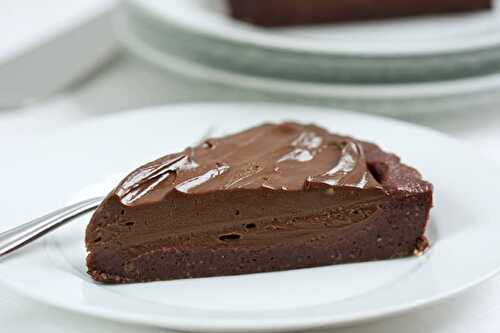 Recette de tarte à l'avocat et au chocolat pour votre dessert.