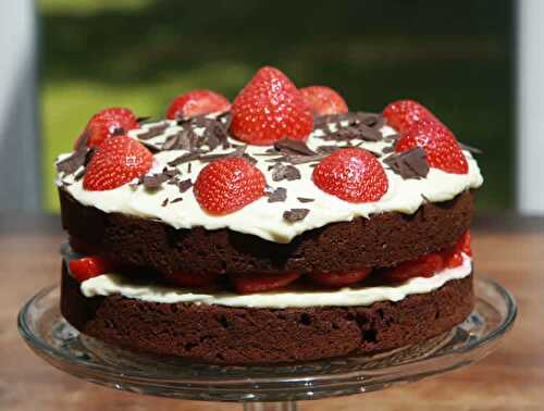 Recette gâteau au chocolat et fraises - un dessert délicieux à la crème.