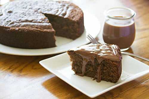 Recette gâteau au chocolat et yaourt rapide - moelleux nature et délicieux.