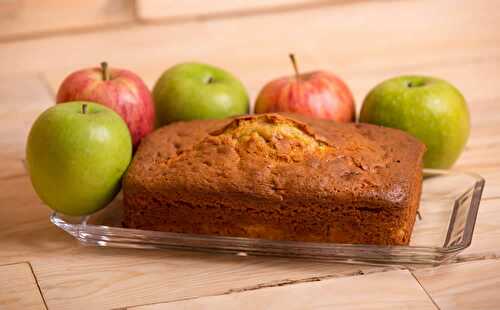 Recette gâteau aux pommes sans beurre - le cake moelleux.