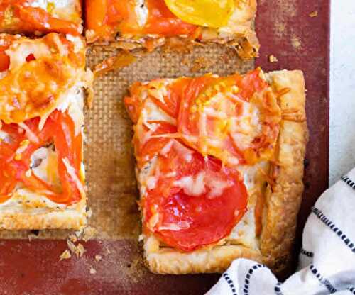 Tarte aux tomates et fromage - une pizza facile pour le weekend