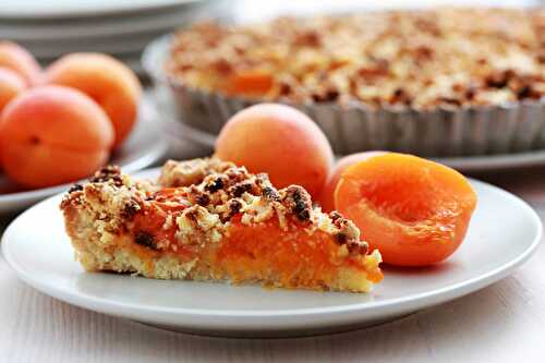 Tarte aux abricots gourmande et facile : un délicieux gâteau du dessert.