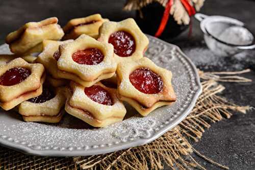 Biscuits de Noël fourrés à la fraise : doux et parfaits de douceur !