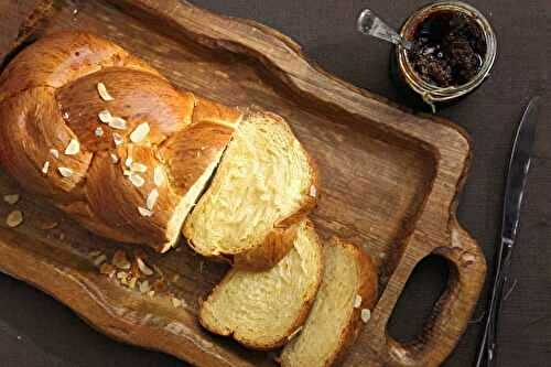 Brioche tressée à la mie filante : moelleuse pour le petit déjeuner !