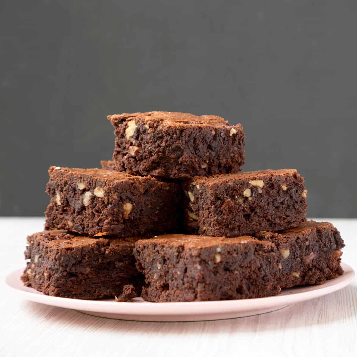 Brownie aux noix et chocolat : un dessert savoureux et irrésistible !