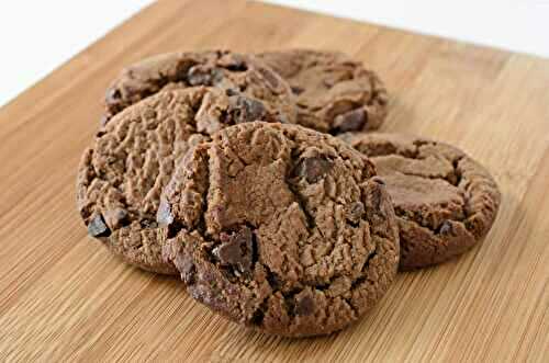 Cookies cacao et pépites de chocolat : friandises délicates et gourmandes
