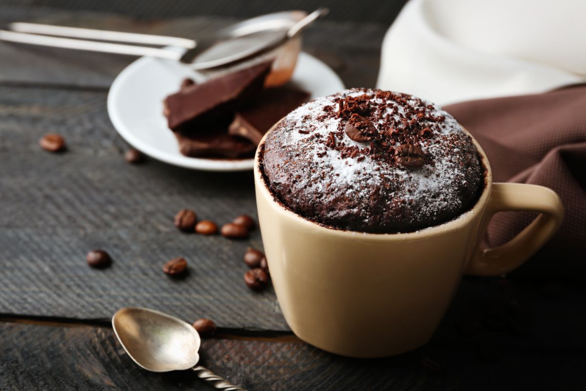 Gâteau Chocolat Express en Tasse : Votre Moelleux en 2 Minutes !