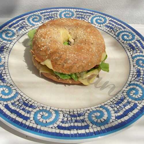 Bagel au poisson pané ail et fines herbes