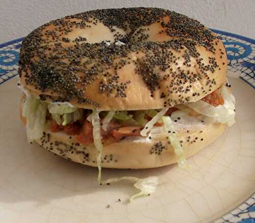 Bagel saumon façon sashimi, cream cheese,salade et tarte au citron meringuée