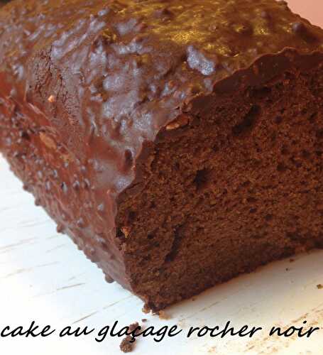 Cake au glaçage rocher noir