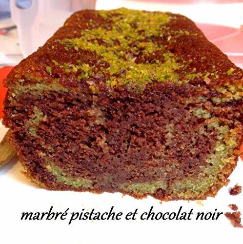 Cake marbré pistache et chocolat noir