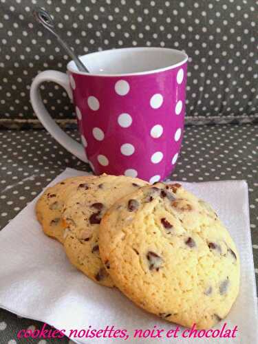 Cookies noisettes, noix et chocolat