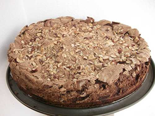 Gâteau chocolat noisettes meringué