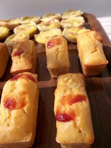 Mini cakes hot dog