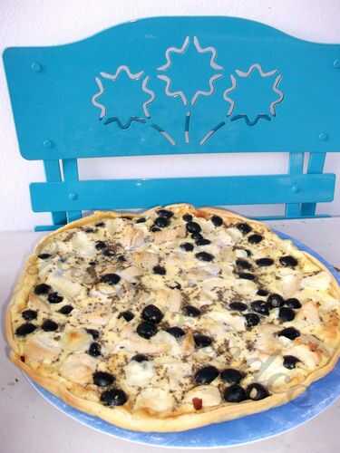 Quiche au poulet, olives noires et mozzarella