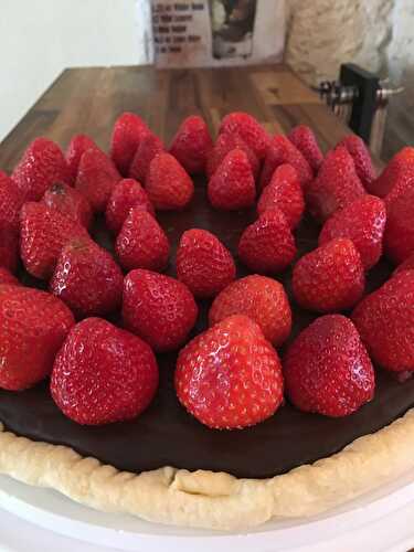 Tarte au chocolat et fraises