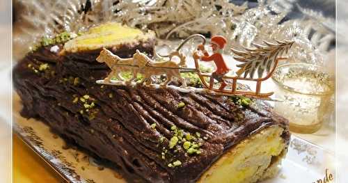 Bûche de Noël aux pêches et mousse de marron au chocolat