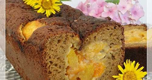 Cake aux pêches abricots caramélisés, sans gluten et sans lactose