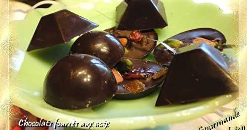 Chocolats fourrés aux noix ou praliné et gelée de groseille