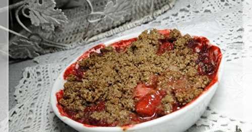 Fraises en crumble de sarrasin aux 5 épices