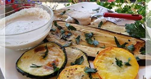 Légumes d'été grillés au four et sauce au sésame