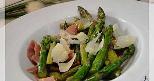 Poélée d'asperges vertes au bacon et parmesan