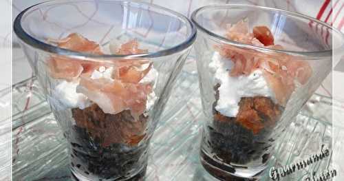 Verrine au riz noir vénéré, tomates séchées et jambon serrano