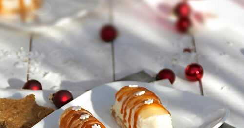 Bûche à la mousse de poires, fond de sablé au spéculos, coulis de caramel