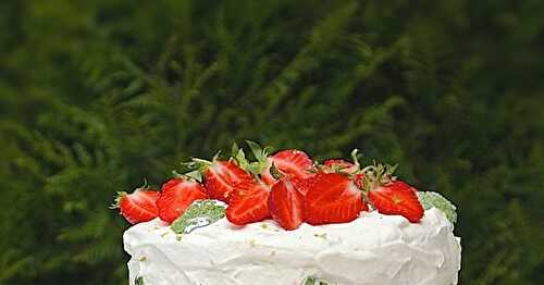 Layer cake aux fraises, chantilly au citron
