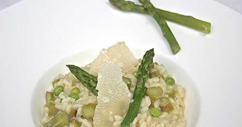 Risotto printanier aux asperges, petits pois et parmesan