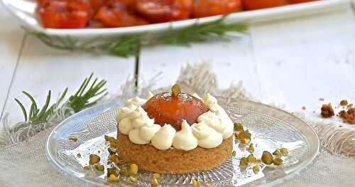 Sablé breton à l'huile d'olive, abricot poêlé, ganache chocolat blanc