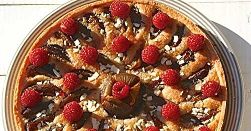 Tarte aux figues sur crème d'amande et framboises