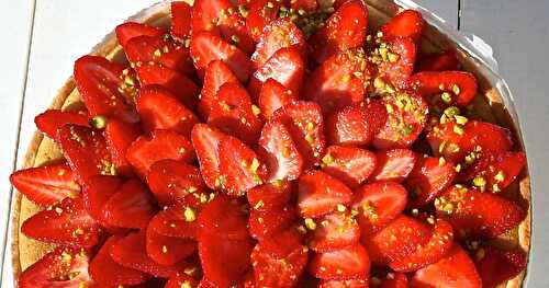 Tarte aux fraises, frangipane pistache et chantilly