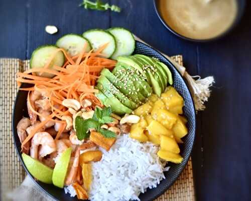 Poke bowl coloré et sa sauce gingembre