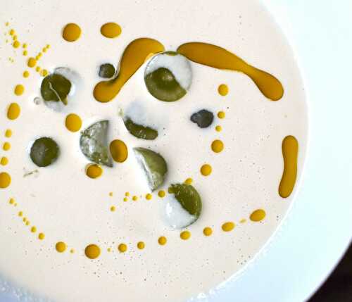 Ajo blanco, velouté froid espagnol aux amandes