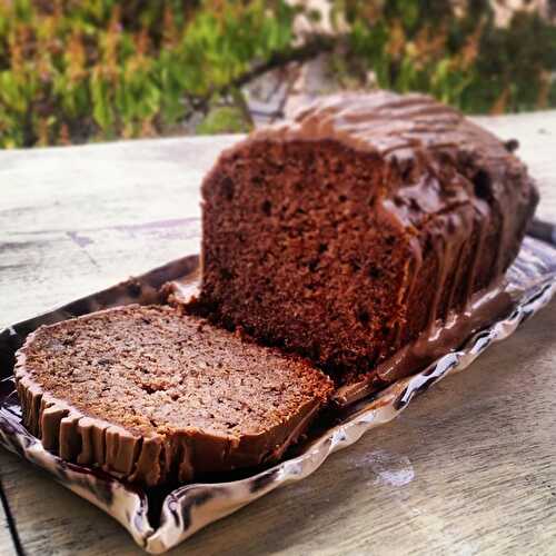 Cake au panais, aux noisettes et aux noix, comme un carrot cake