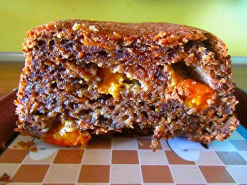 Cake moelleux sucré à la courgette, aux noix et aux abricots | GOURMANDISE SANS FRONTIERES