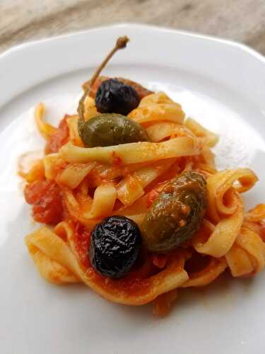 Fettuccine alla puttanesca, Naples