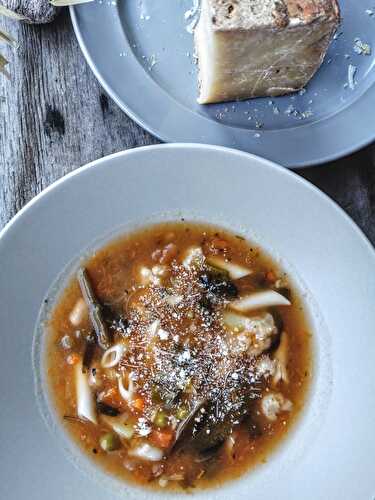 Minestrone comme en Italie (soupe de légumes au parmesan)